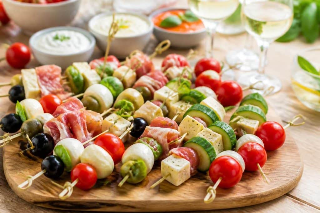 découvrez des recettes de brochettes apéro froides, faciles et rapides à préparer pour régaler vos invités en toute simplicité.